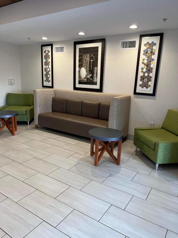 Express & By Ihg Hotel Ozona